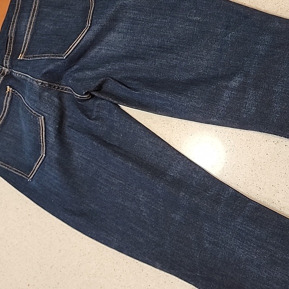 Lucky Brand Mid Rise Super Skinny Jeans in Dark Indigo with Gold Stitching - Picture 8 of 9